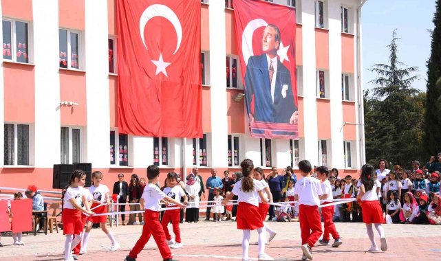 Manisa'nın ilçelerinde 23 Nisan coşkusu