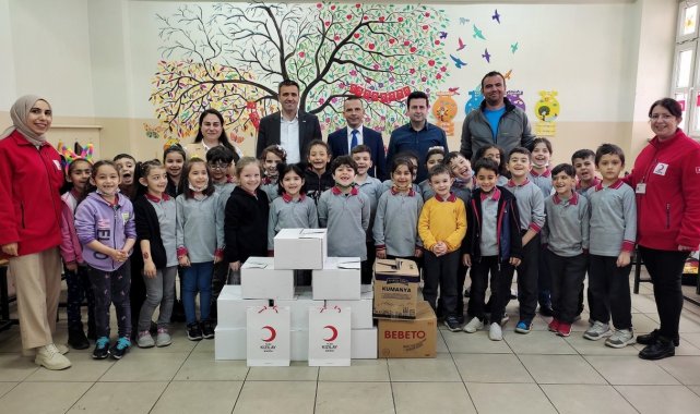 Manisalı öğrenciler Türk Kızılayı'na Ramazan kolisi bağışladı