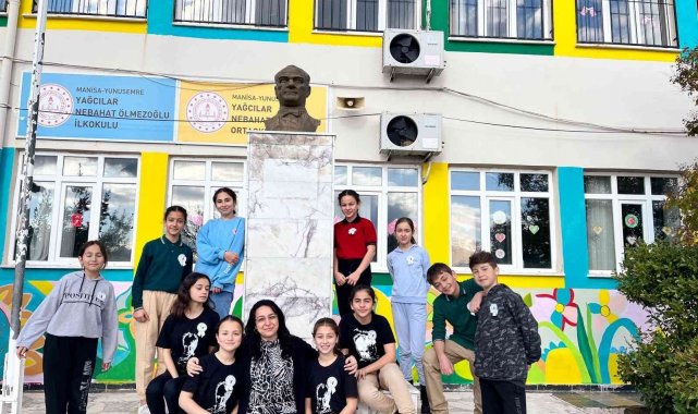 Manisalı öğretmen 7 ülkeye Mustafa Kemal Atatürk'ü tanıttı