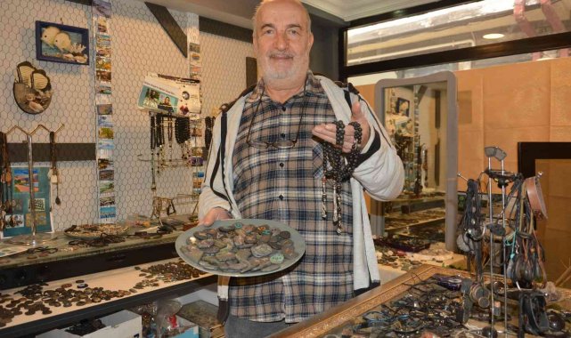 Manyetik kumu sanata dönüştürdü