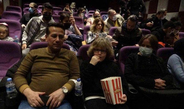 Marmaris polisi sinemada 'iyi ki varsın Eren' filmini izledi