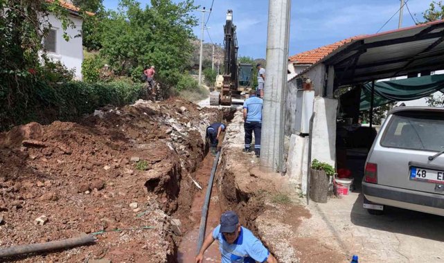 Marmaris'te Kırsal Mahallelerinin içme suyu hatları yenileniyor