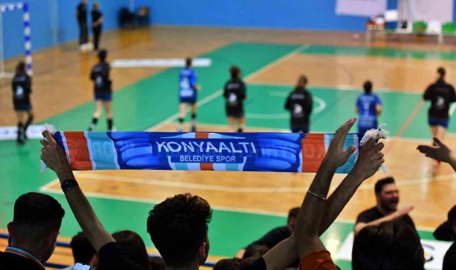 Mavi Kelebekler zirve yarışını sürdürüyor