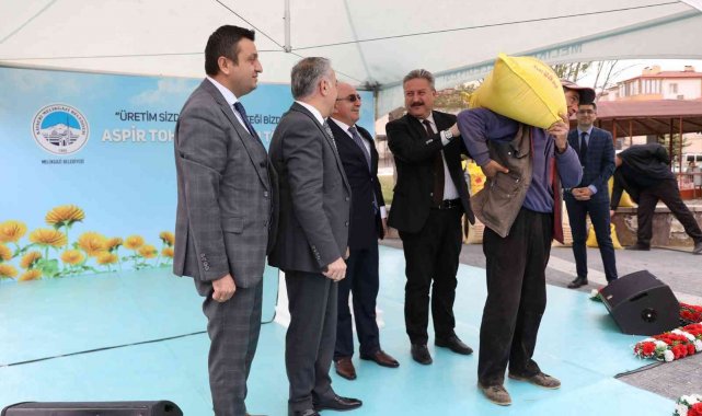 Melikgazi 18 ton aspir tohumunu çiftçiye dağıttı