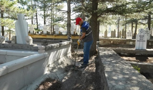 Melikgazi'de bayram öncesi mezarlıklar temizlendi