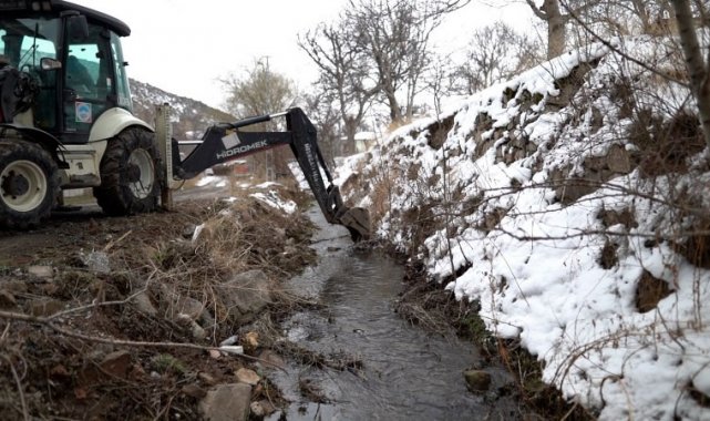 Melikgazi'de sulama kanallarında temizlik