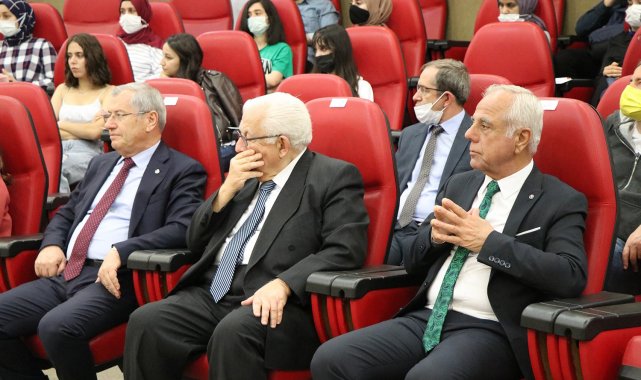 Menevşe: "Vizesiz seyahat imkanı sağlanmalı"