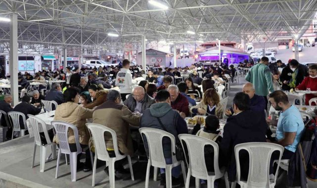 Menteşe Belediyesi iftar sofrasına yoğun ilgi