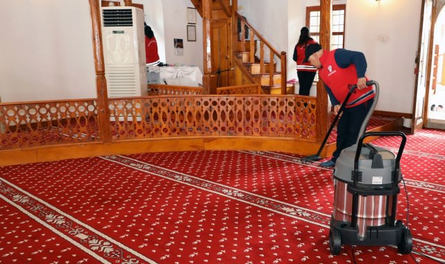 Menteşe&#039;de camilerde bayram temizliği yapıldı