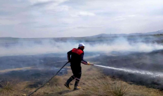 Merada çıkan yangında 3 dönüm alan zarar gördü
