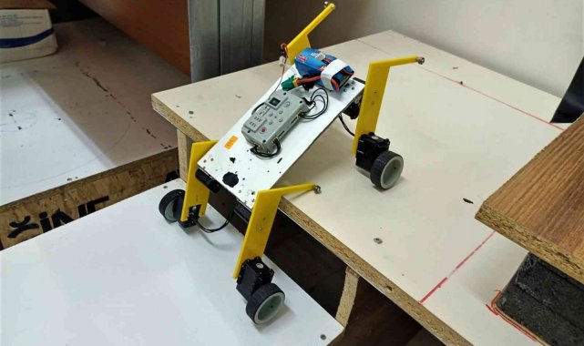 Merdiven çıkan robot yaptılar, olimpiyatlarda birinci oldular