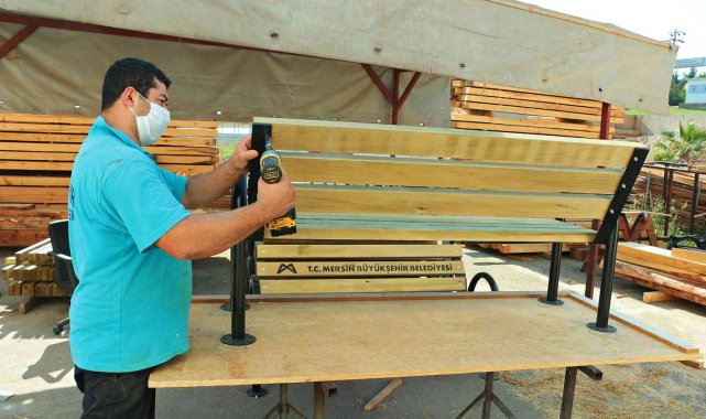Mersin Büyükşehir Belediyesi, marangoz atölyesinde binlerce liralık tasarruf sağlıyor