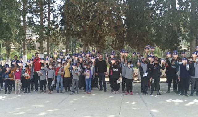 Mersin polisi öğrencileri bilgilendirmeye devam ediyor