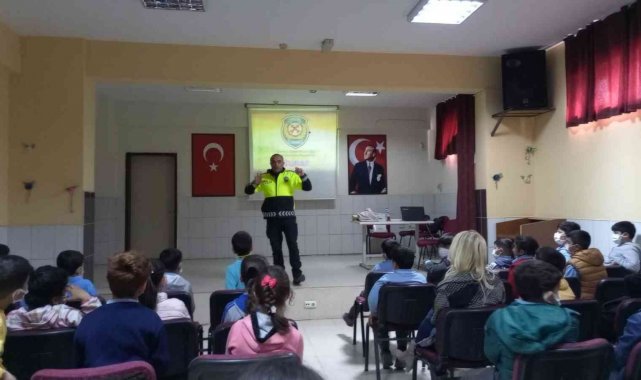 Mersin polisinden öğrencilere trafik eğitimi