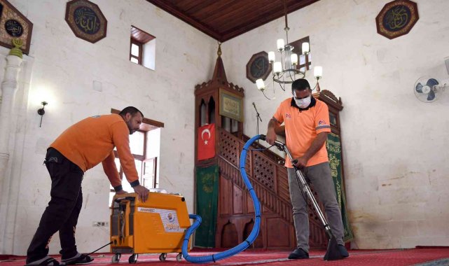 Mersin'de camilerde Ramazan temizliği yapıldı