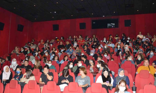 Mersin&#039;de kadınlar sinema etkinliğinde buluştu