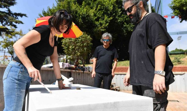 Mersin&#039;e &quot;Umut Çocuk&quot; heykeli