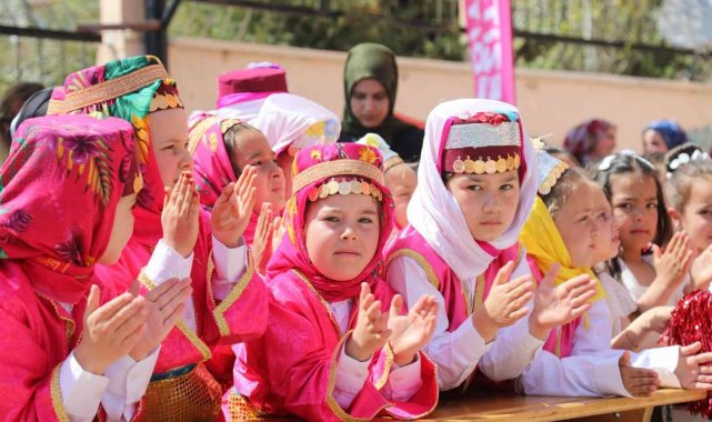 Mezitli'de 23 Nisan coşkusu Tepeköy'de başladı