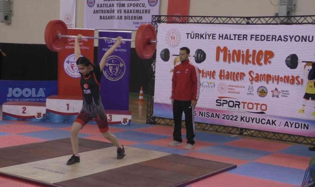 Minik Halterciler Kuyucak'ta yarıştı