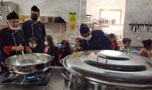 Minik kalplerden büyük destek