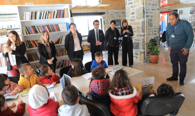 Minik Öğrenciler Nazım Hikmet Kütüphanesi&#039;ni ziyaret etti