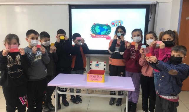 Minik öğrenciler yabancı dili yurtdışındaki arkadaşlarıyla birlikte öğreniyor