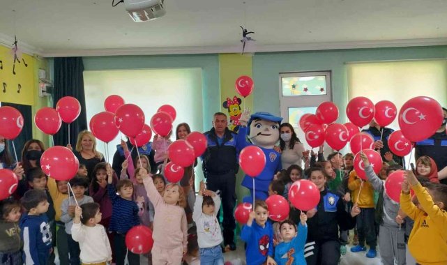 Minik öğrencilere polislerden toplumsal eğitim