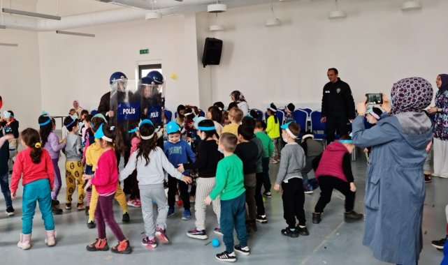 Minik öğrencilere polislik mesleği tanıtıldı