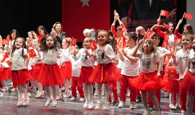 Minik öğrencilerin gösterileri ayakta alkışlandı