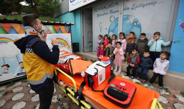 Minikler ambulans çeşitleri ve hizmetlerini öğrendi