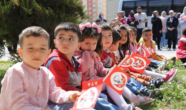 Minikler, büyükşehir kütüphanelerinde doyasıya eğlendi