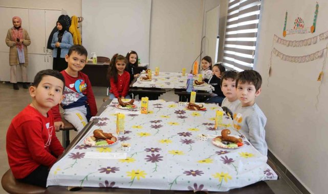 Minikler iftar sofrasında buluştu