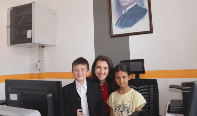 Minikler nüfus memuru oldu