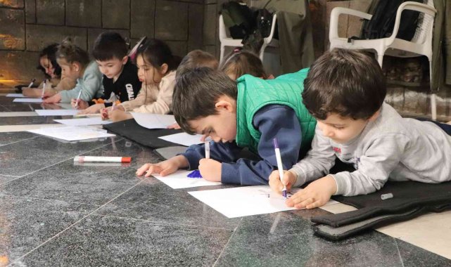 Minikler resim yaparak ve uçurma uçurarak doyasıya eğlendi