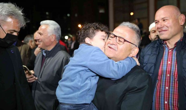 Miniklerden Başkan Büyükkılıç&#039;a sevgi