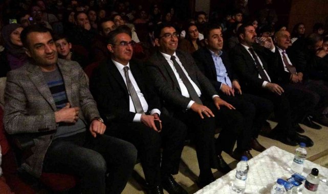 Miniklerden tiyatro gösterisi