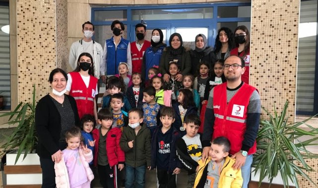 Miniklere kitap okuma ve kütüphanenin önemi anlatıldı