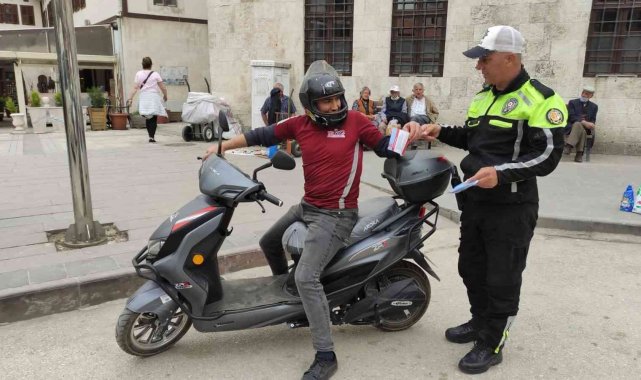 Motosiklet ve motorlu bisiklet sürücülerine trafik güvenliği denetimi