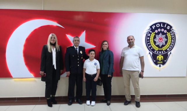 Müdür Berksoy koltuğunu çocuklara devretti