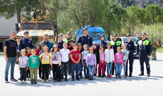 Muğla Jandarması 23 Nisan’da Çocuklara Bayram Coşkusu Yaşattı