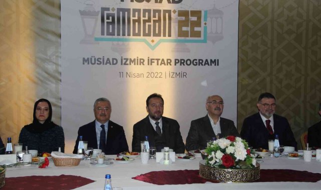 MÜSİAD İzmir&#039;den iftar yemeği