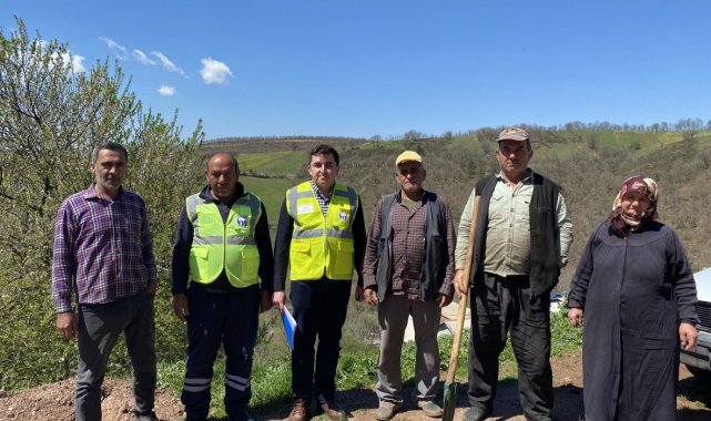 Mustafakemalpaşa Belediyesi çiftçilere bamya tohumu dağıttı