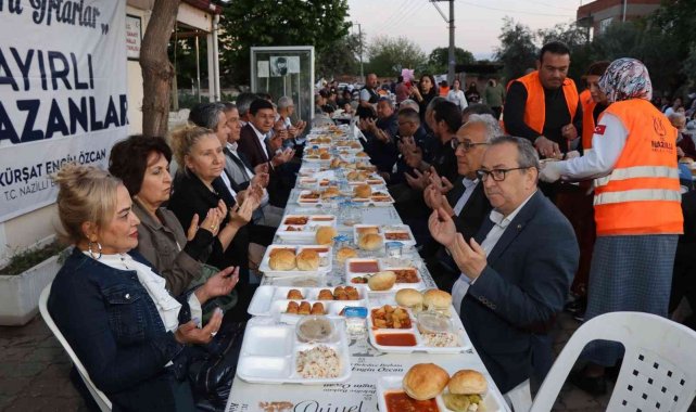 Nazilli Belediyesi iftar sofraları kurmaya devam ediyor