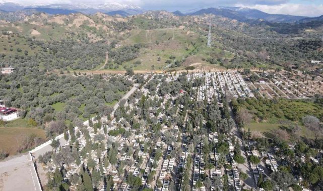Nazilli&#039;de mezarlıklar Ramazan Bayramı öncesi bakıma alındı