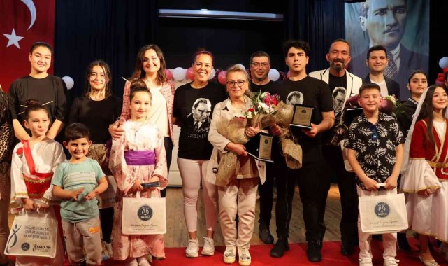 Nazilli'de minikler bayram coşkusunu tiyatro ile taçlandırdı