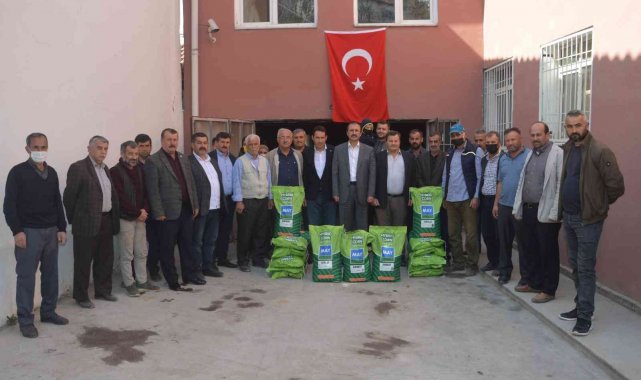 Niksar'da çiftçilere silajlık mısır tohumu dağıtıldı