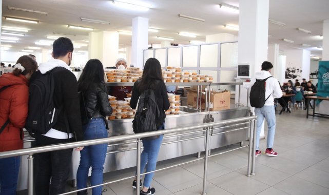 Nilüfer Belediyesi&#039;nden öğrencilere iftar yemeği