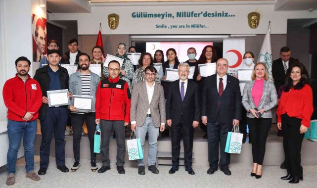 Nilüfer'de eğitimli hasta bakıcılara sertifikaları verildi