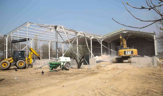 Nilüfer'de tarım alanı üzerindeki kaçak yapılar bir bir yıkılıyor