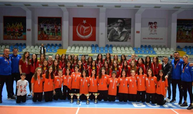 Nilüferli şampiyonlar kupalarını aldı